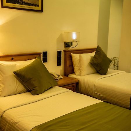 Hotel Ganthera Канді Екстер'єр фото