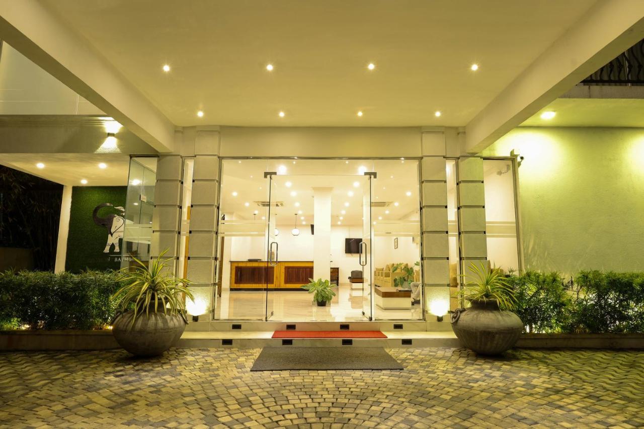 Hotel Ganthera Канді Екстер'єр фото