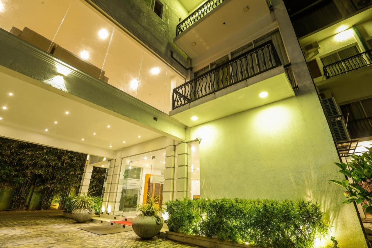 Hotel Ganthera Канді Екстер'єр фото