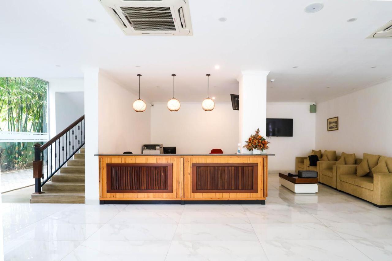 Hotel Ganthera Канді Екстер'єр фото