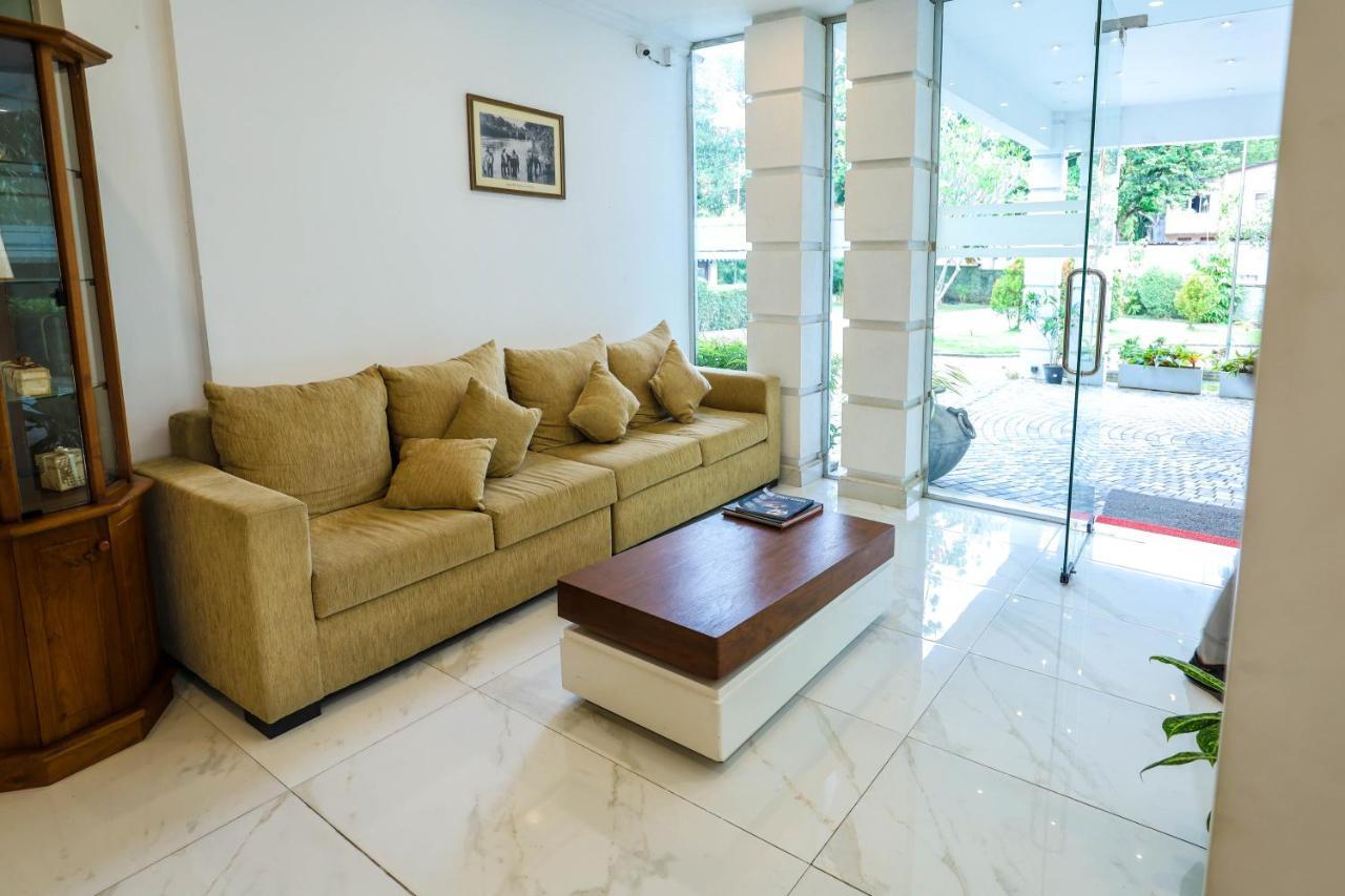 Hotel Ganthera Канді Екстер'єр фото