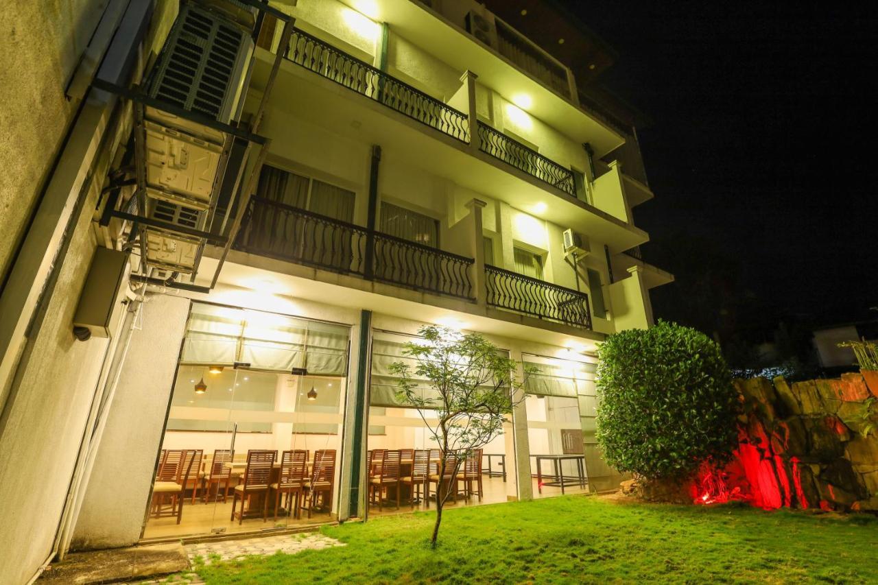 Hotel Ganthera Канді Екстер'єр фото