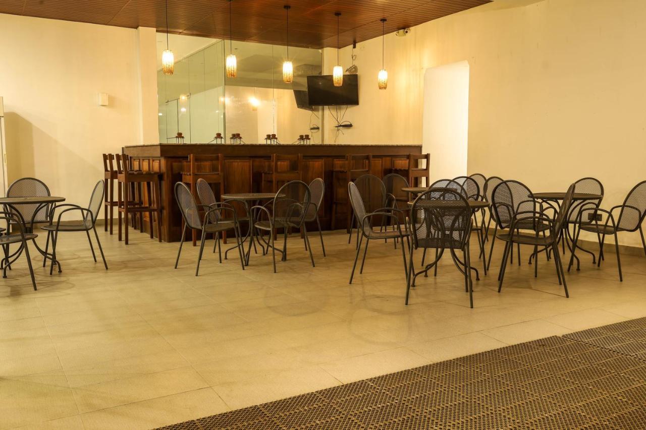 Hotel Ganthera Канді Екстер'єр фото
