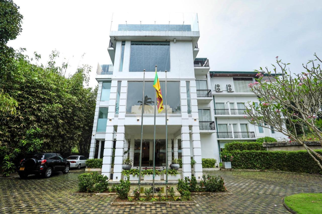 Hotel Ganthera Канді Екстер'єр фото