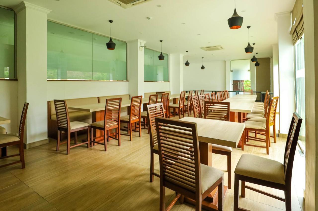 Hotel Ganthera Канді Екстер'єр фото