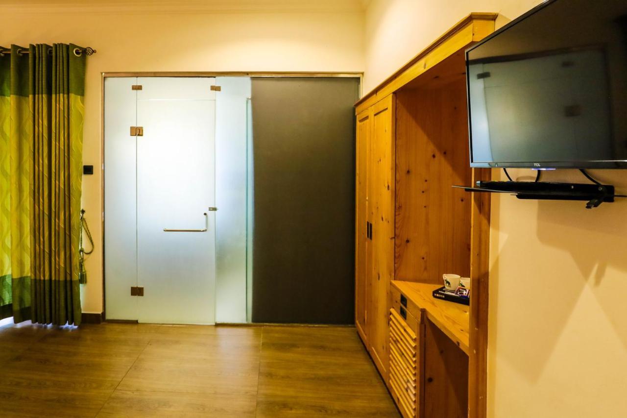 Hotel Ganthera Канді Екстер'єр фото