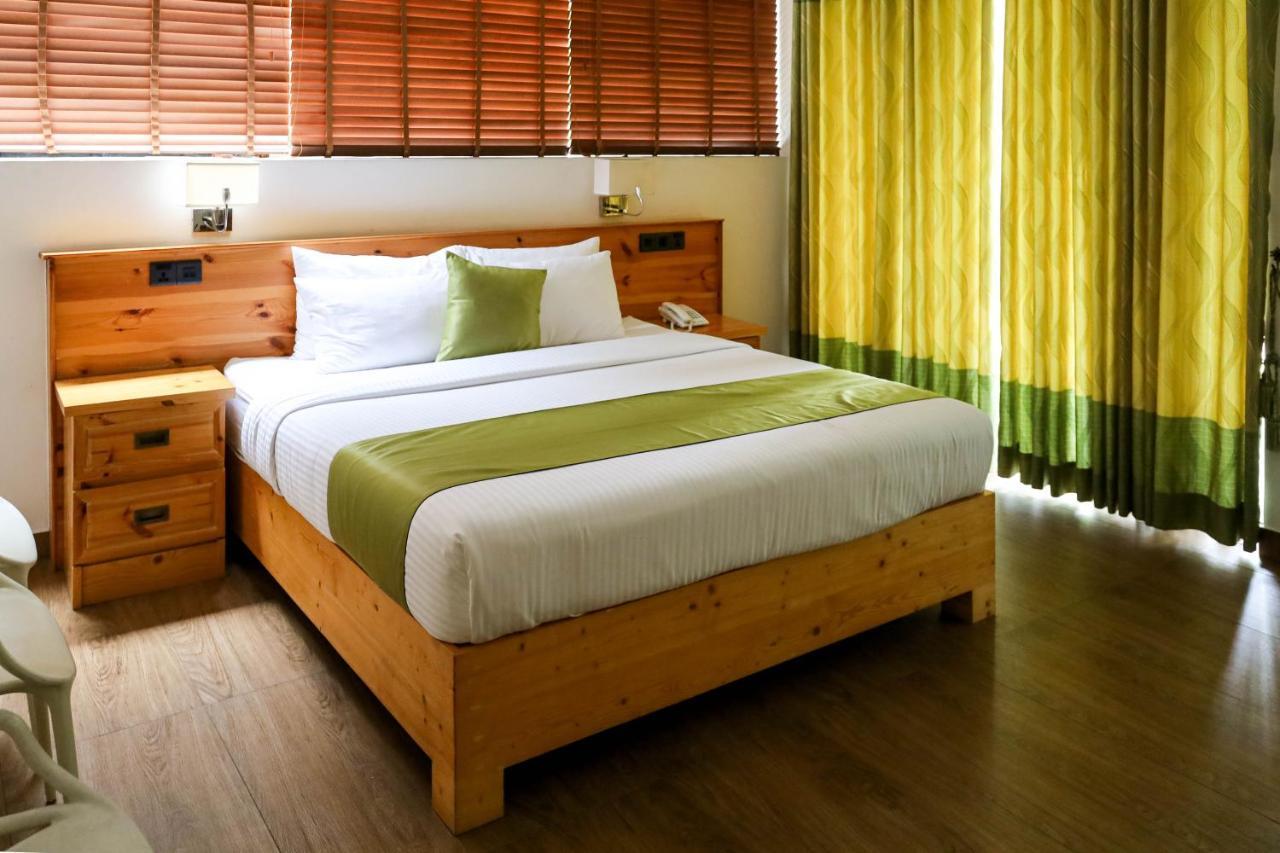 Hotel Ganthera Канді Екстер'єр фото