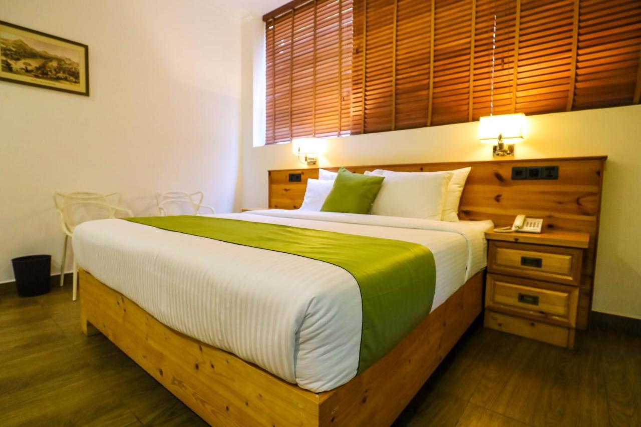 Hotel Ganthera Канді Екстер'єр фото