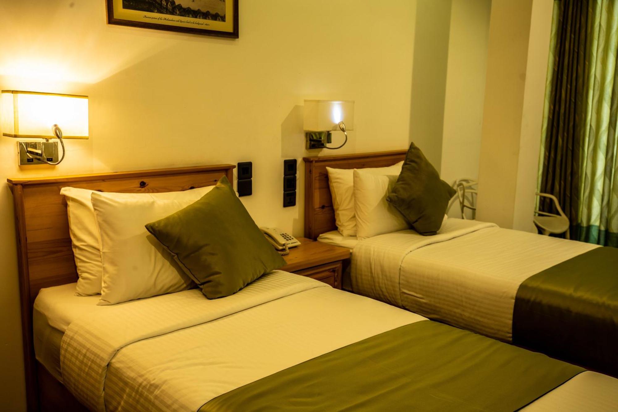 Hotel Ganthera Канді Екстер'єр фото